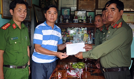 Gây rối trật tự rồi đâm Trưởng Công an xã trọng thương