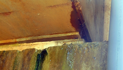 Cận cảnh tình trạng thấm dột nước mưa tại cầu Tam Kỳ trên cao tốc Đà Nẵng - Quảng Ngãi