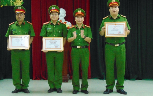 Khen thưởng tập thể, cá nhân khám phá nhanh cặp đôi trộm cắp tài sản