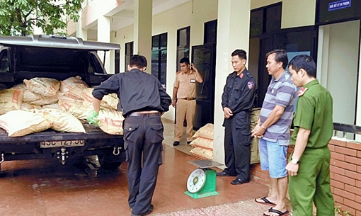 Xe tải chở 625kg cyanua bị bắt giữ ở Quảng Nam