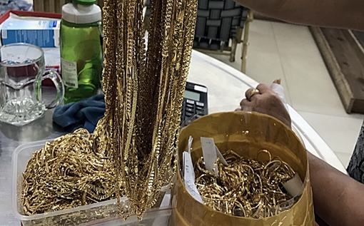 6 năm làm việc tại tiệm vàng, trộm hàng trăm lượng vàng đem về nhà cất giấu