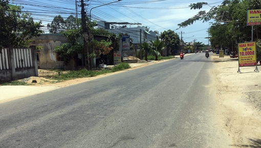 Ôtô bỏ chạy sau va chạm khiến 3 mẹ con thương vong