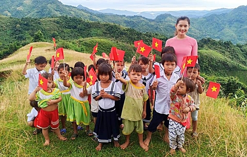 Ấn tượng lễ khai giảng của cô và trò vùng cao Quảng Nam
