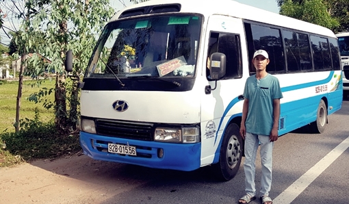 Tài xế dùng bằng lái giả chở hàng chục người trên xe khách