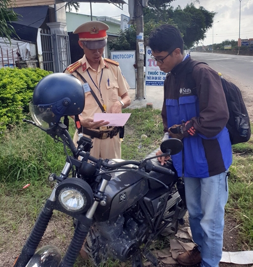 Hơn 2.000 trường hợp mô tô, xe máy vi phạm ATGT