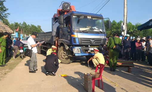 Xe máy đối đầu xe tải, nam thanh niên tử vong