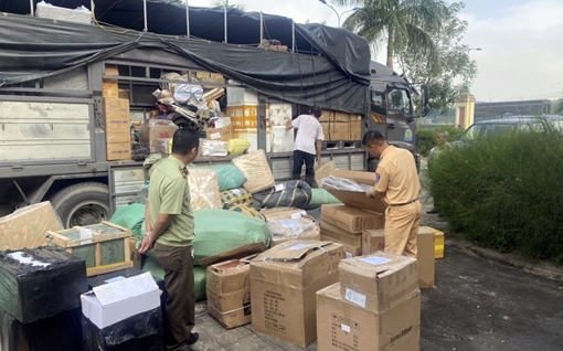 Xe tải chở lượng hàng hóa “khủng” không có hóa đơn chứng từ