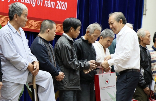Phó Thủ tướng Thường trực Trương Hòa Bình tặng quà Tết tại Quảng Nam
