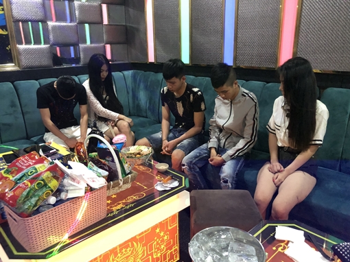 Phát hiện 31 đối tượng dương tính với chất ma túy tại quán karaoke Victory