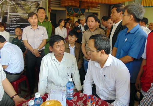 Thăm hỏi gia đình các nạn nhân vụ chìm ghe khiến 6 người tử vong