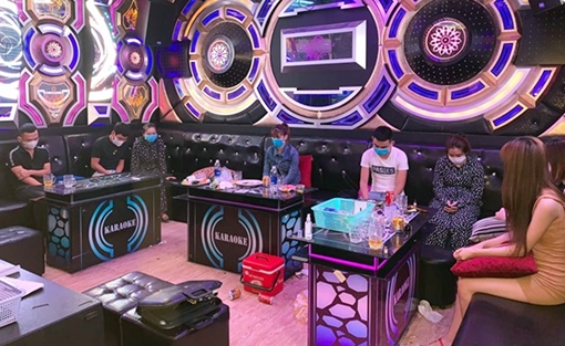 Xử lý nghiêm cơ sở karaoke không chấp hành quy định chống dịch