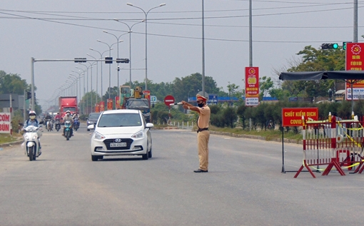 Giám đốc Công an Quảng Nam động viên cán bộ chiến sỹ phòng chống COVID-19