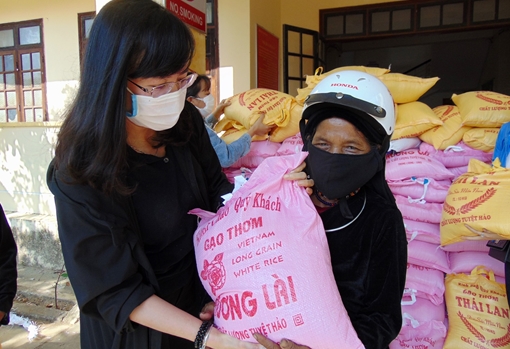 Sẻ chia khó khăn với bà con miền núi Quảng Nam giữa mùa COVID-19