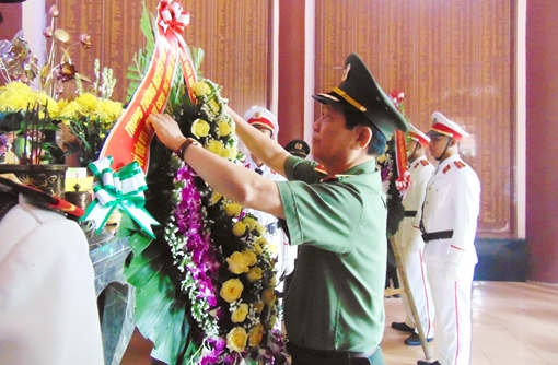 Thứ trưởng Nguyễn Văn Sơn dâng hoa, dâng hương tại Khu di tích An ninh khu V