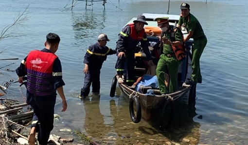 Tìm thấy thi thể nam thanh niên nhảy cầu Cửa Đại