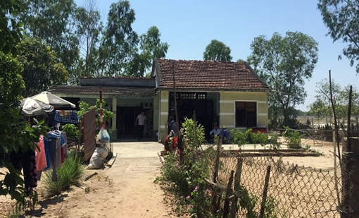 Tạm giữ người chồng câm điếc nghi sát hại vợ