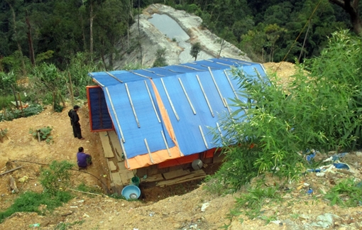 Mâu thuẫn ở bãi vàng, 2 người đàn ông bị đâm thương vong