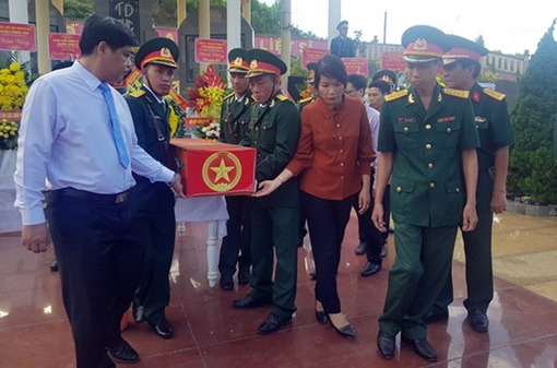 An táng hài cốt 17 liệt sĩ đặc công