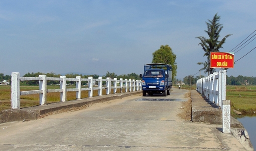 Cận cảnh 2 cây cầu “chờ sập” tại Quảng Nam