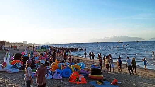 Ba thanh niên chết đuối khi tắm biển 