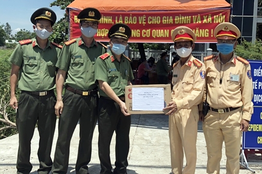 Động viên lực lượng tham gia 'tuyến đầu' chống dịch