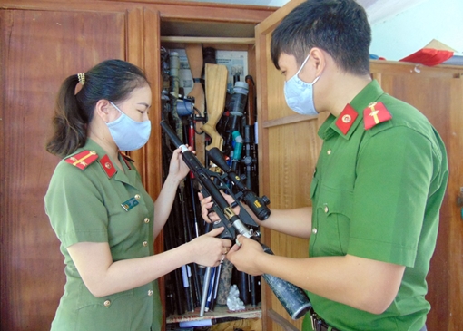 Công an miền núi Quảng Nam đẩy mạnh công tác thu hồi vũ khí, vật liệu nổ