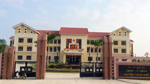 Tạm đình chỉ công tác 3 cán bộ ăn nhậu giữa mùa dịch