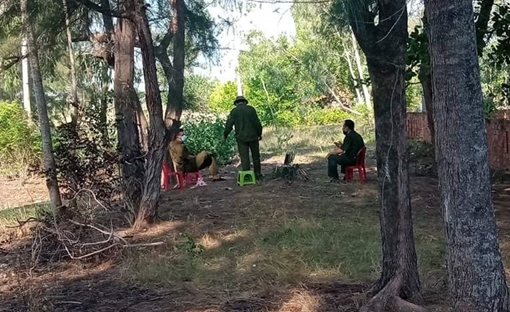 Phát hiện thi thể một phụ nữ cháy đen trong vườn cây