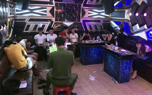 Liên tiếp phát hiện khách “mở tiệc” ma túy tại karaoke Hoàng Gia 5