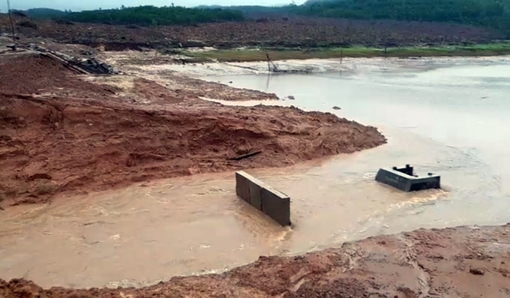 Vỡ đập thủy lợi, 20 hộ dân bị ngập sâu