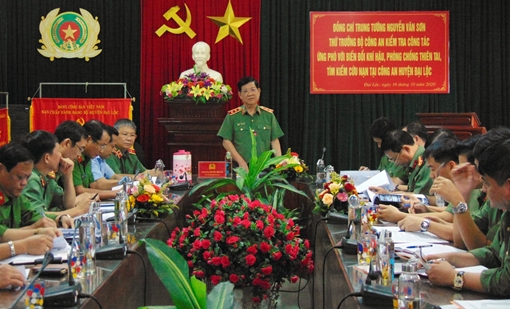 Thứ trưởng Nguyễn Văn Sơn kiểm tra công tác ứng phó mưa lũ