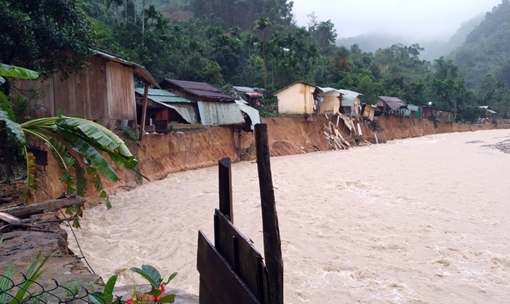 Lũ quét, sạt lở đất làm 20 căn nhà bị cuốn trôi, hư hỏng nặng