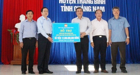 Hỗ trợ Quảng Nam, Quảng Ngãi khắc phục hậu quả bão lụt