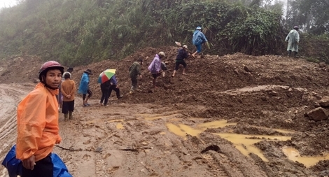 Người dân nhận bộ xương người trên sông là nạn nhân vụ sạt lở núi