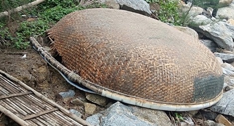 Tìm thấy thi thể người anh trong vụ lật thuyền thúng trên sông Thu Bồn