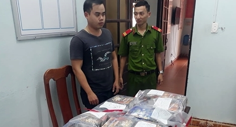 Phát hiện đối tượng tàng trữ, vận chuyển pháo hoa nổ trái phép