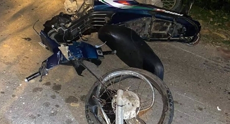 Xe máy va chạm xe bán tải, 2 người tử vong