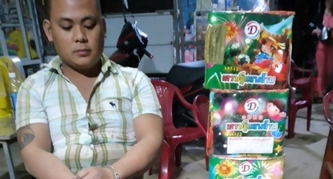 Vận chuyển pháo nổ đi tiêu thụ thì bị "tóm"