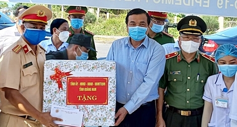 Thủ tướng tặng Bằng khen cho 3 cá nhân có thành tích trong phòng, chống dịch COVID-19