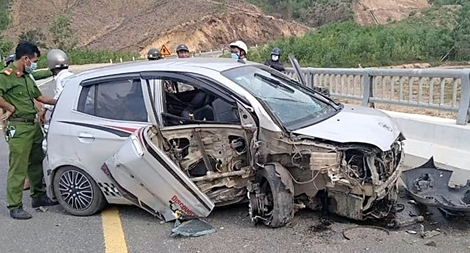 Cướp ôtô rồi điều khiển xe bỏ chạy tự gây tai nạn