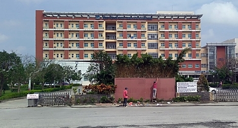 1 bác sĩ, 2 điều dưỡng tại Bệnh viện Đa khoa Trung ương Quảng Nam mắc COVID-19