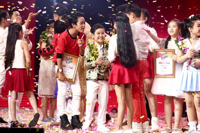 Trịnh Nhật Minh giành quán quân Giọng hát Việt nhí đầy thuyết phục
