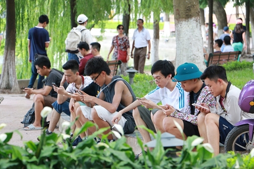 Giới trẻ Hà thành phát sốt vì Pokemon Go