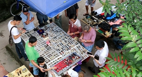 Độc đáo phiên chợ đồ xưa giữa trung tâm Hà Nội