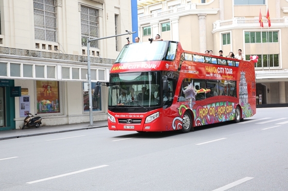 Trải nghiệm xe bus hai tầng đầu tiên khai trương ở Hà Nội