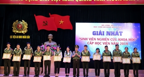 Học viện ANND trao giải cuộc thi “Sinh viên nghiên cứu khoa học”