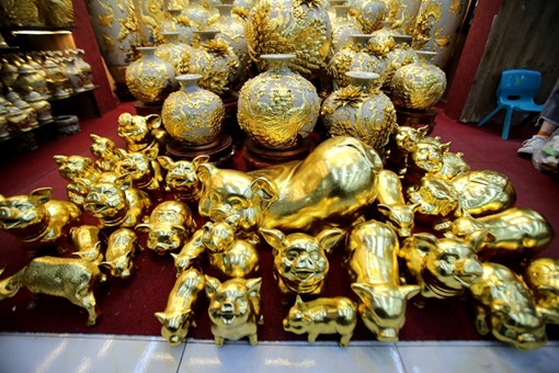 Lợn đất dát vàng phục vụ Tết Nguyên Đán Kỷ Hợi 2019