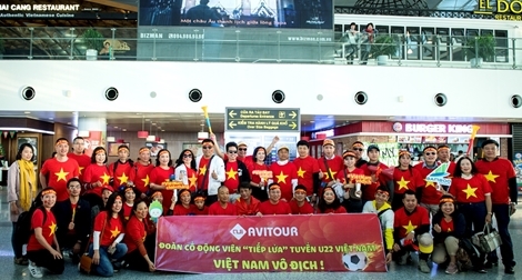 Hàng ngàn cổ động viên lên đường "tiếp lửa" đội tuyển U22 Việt Nam