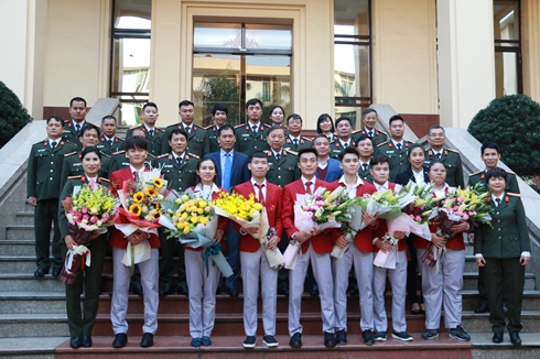 Bộ trưởng Tô Lâm khen thưởng HLV, VĐV Thể thao CAND dự Sea Games 30