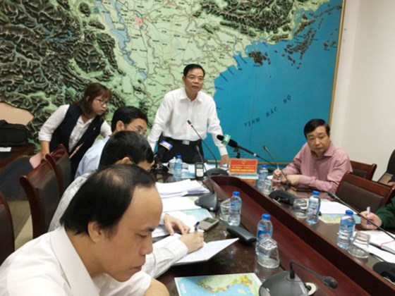 Sơ tán khẩn hơn 400.000 người tránh bão Con Voi